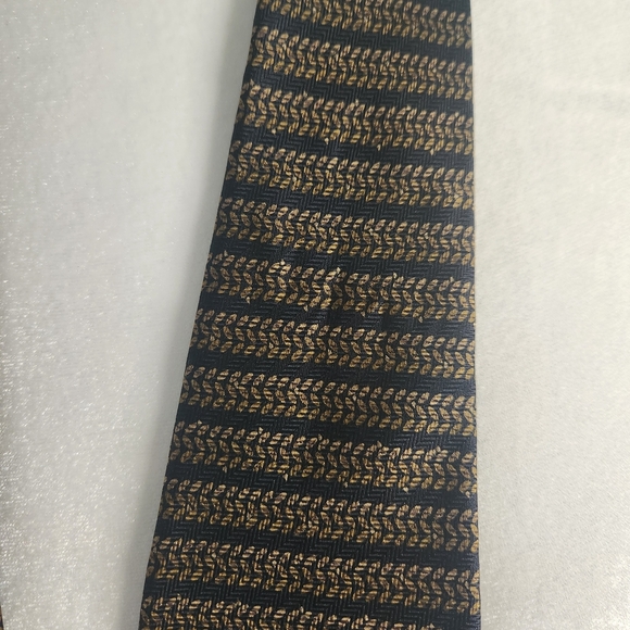 DKNY 100% Silk Black and Gold Patterned Tie - Picture 6 of 8